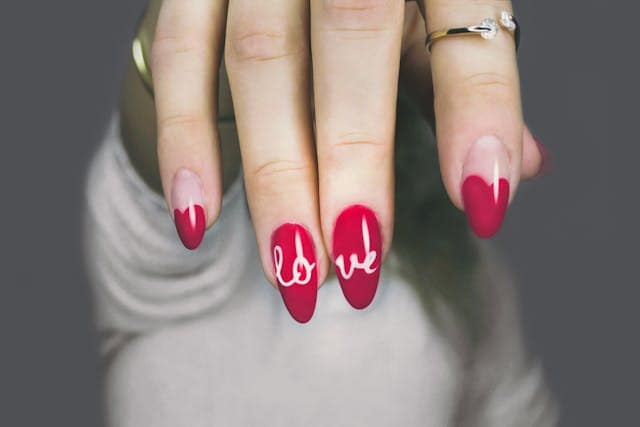 How Valentine Nail Colors Express Your Emotions