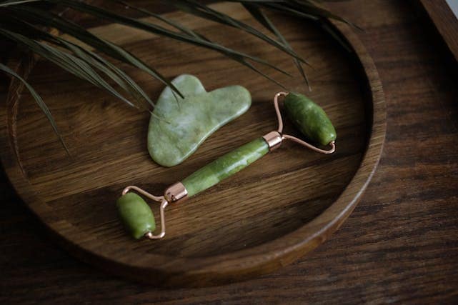 You are currently viewing Top 2 Derma Rollers for Young Guys: Boost Beard & Hair Growth Fast!